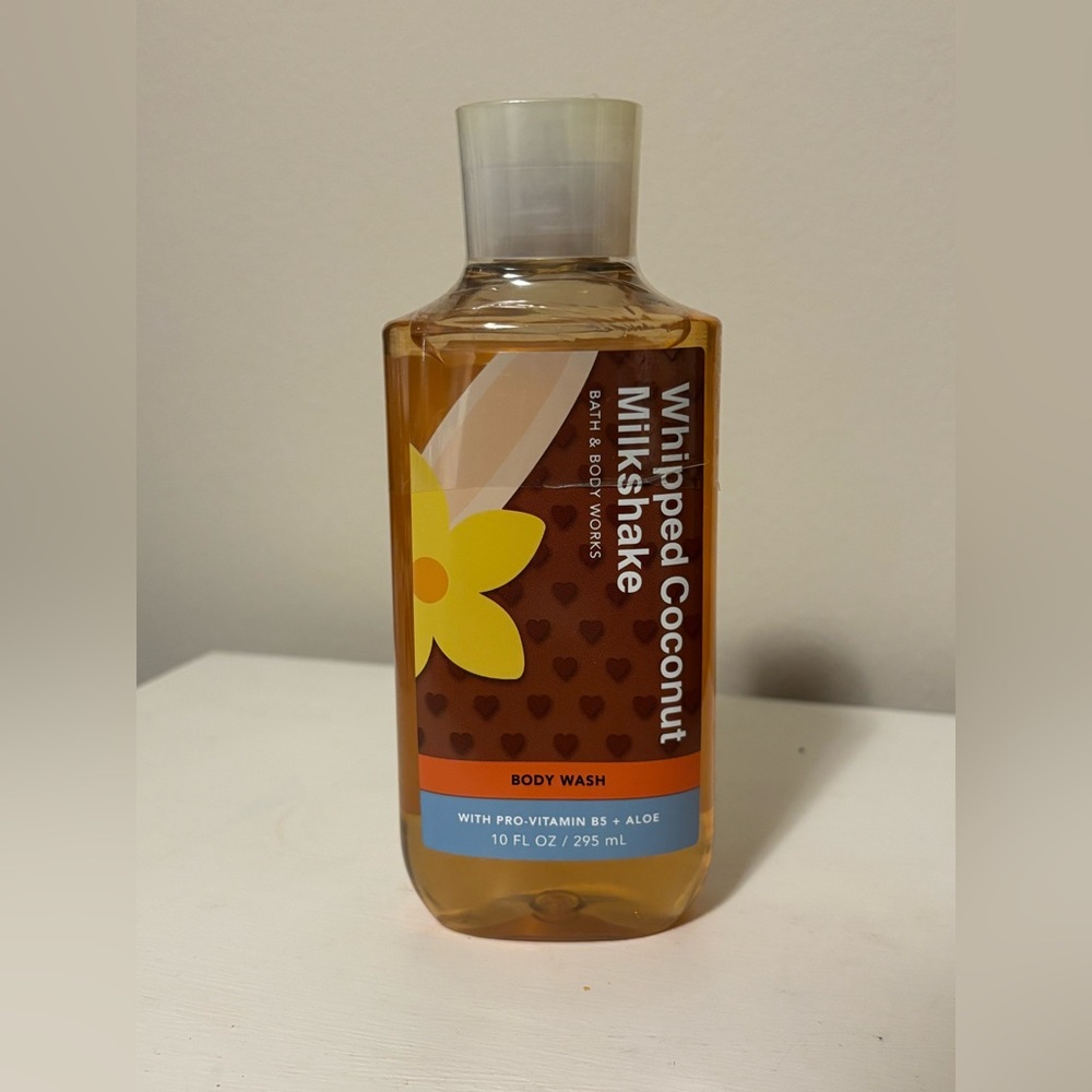 Bath & Body Works Whipped Coconut Milkshake Body Wash - New